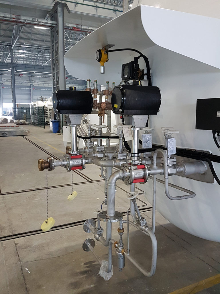 Cryogenic valves for liquid nitrogen tanks